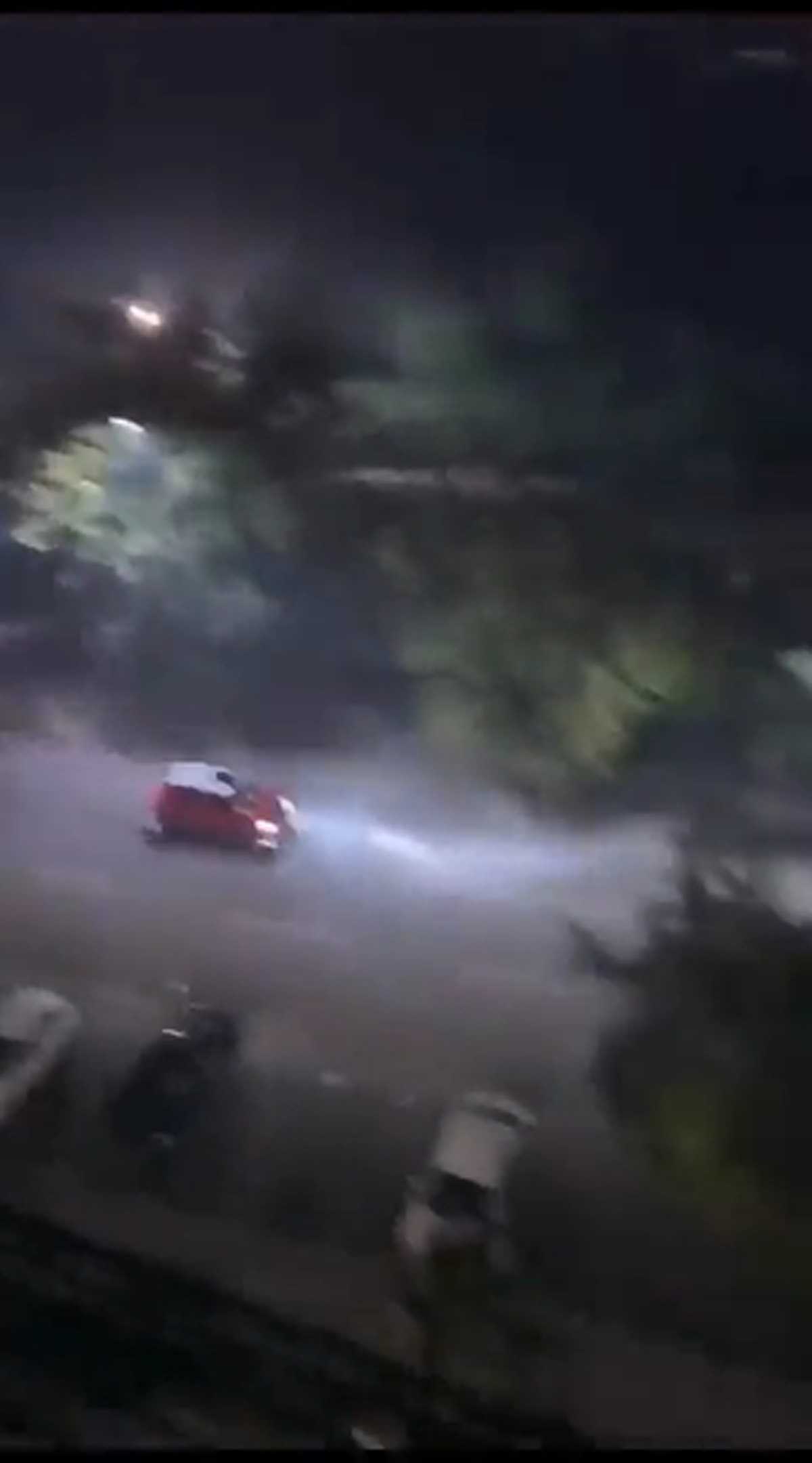 दिवाली की रात नोएडा में कार ने बच्ची समेत तीन को मारी टक्कर, बुजुर्ग की हालत नाजुक, कार सवार फरार